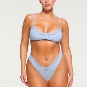 SKIMS Fits Everybody Lace Bralette